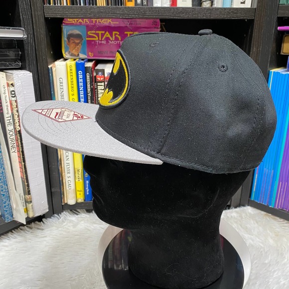 BATMAN BAT SIGNAL BLACK & GRAY SNAPBACK HAT "NWT" - Picture 2 of 5